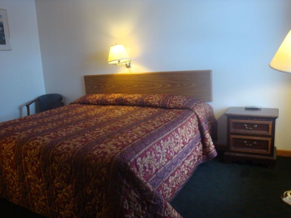 Currys Motel By Oyo Saginaw Mi Room photo