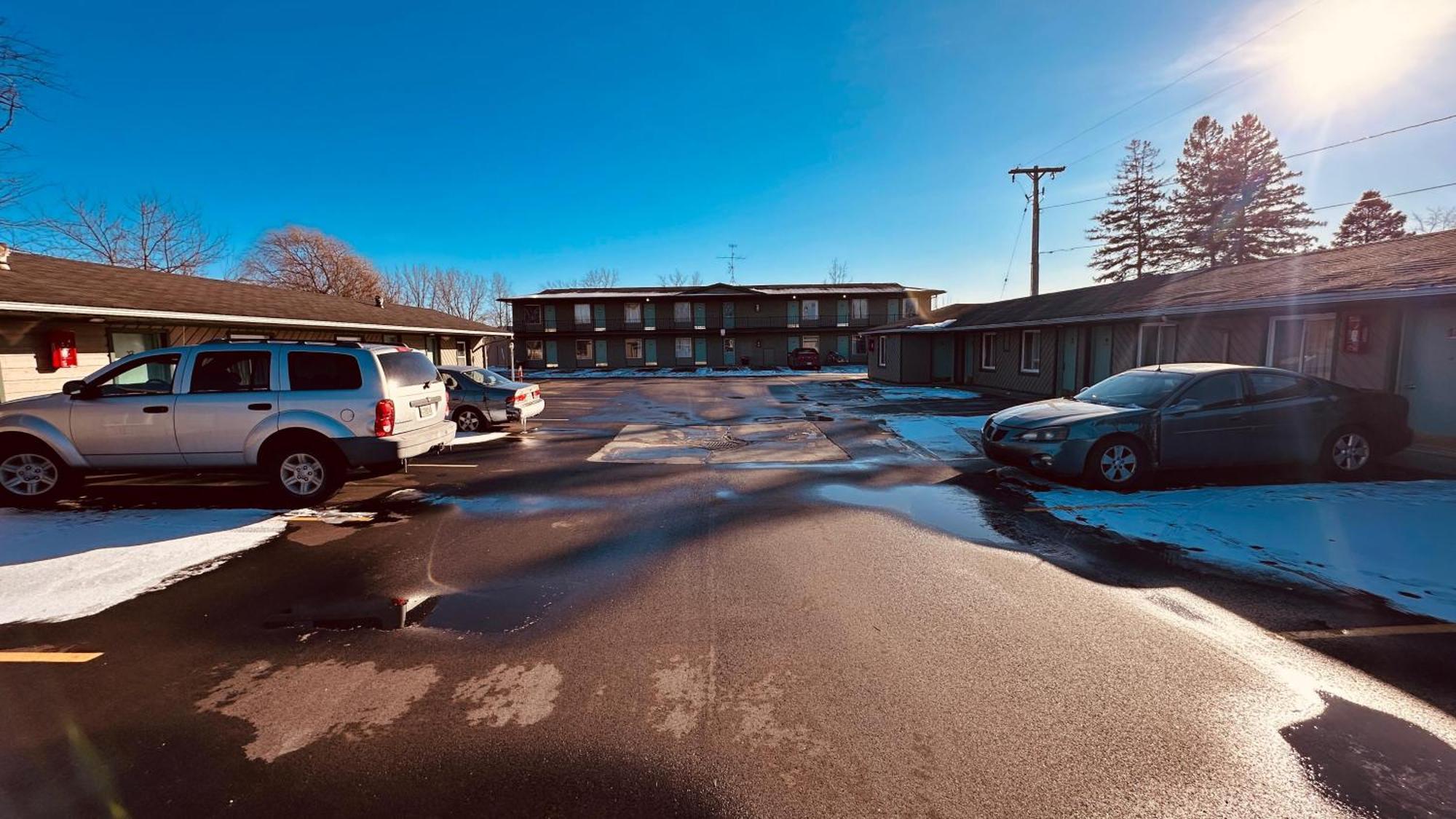 Currys Motel By Oyo Saginaw Mi Exterior photo