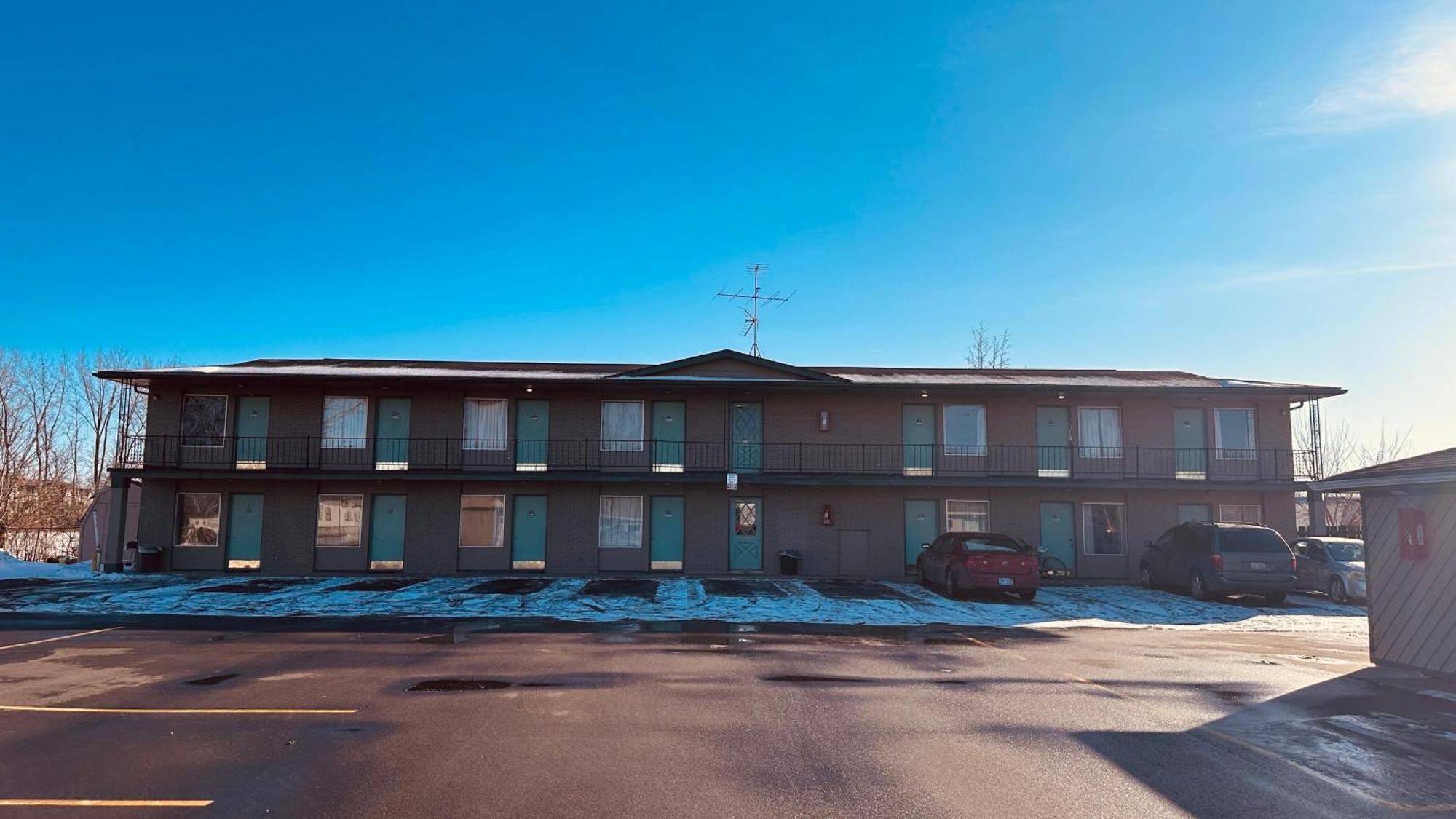 Currys Motel By Oyo Saginaw Mi Exterior photo
